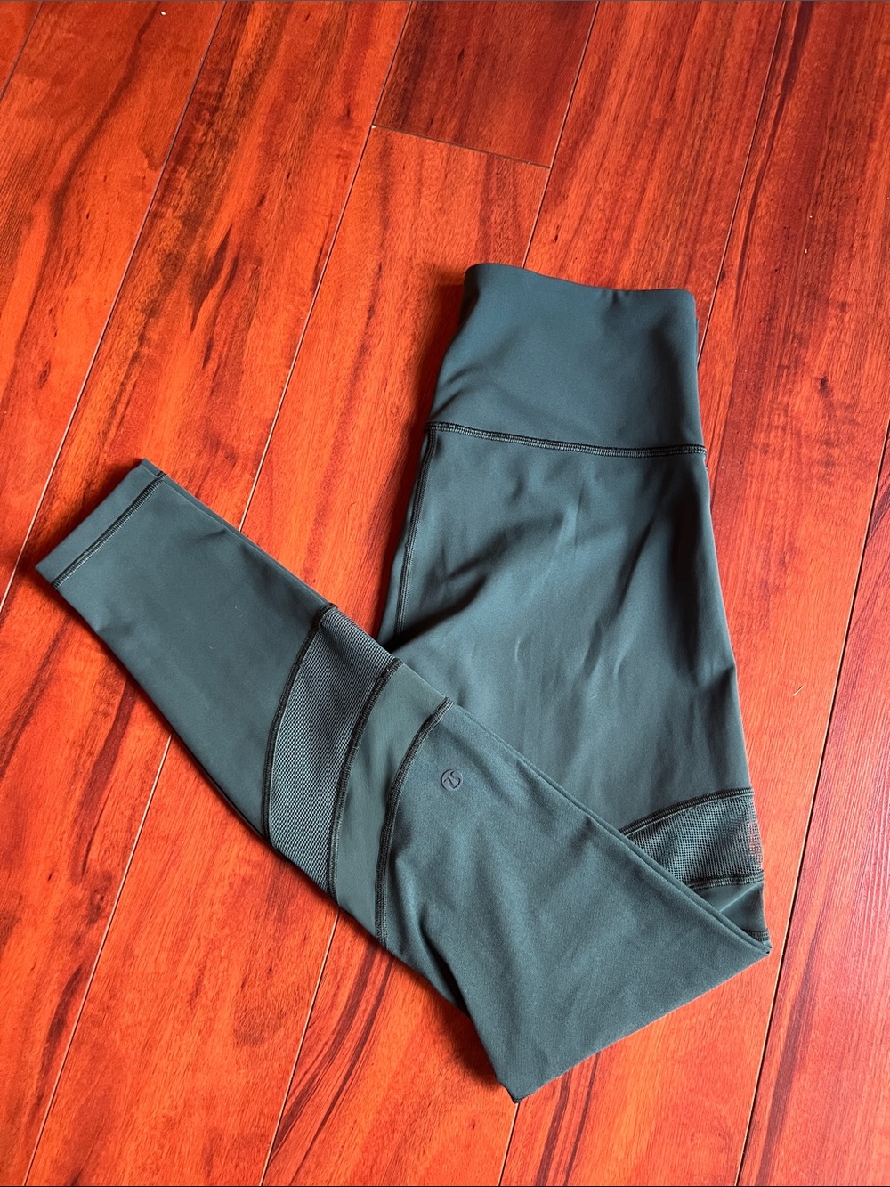 Lululemon Seek The Heat Tight 28" Green Jasper - Size 8